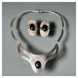 MEXICAN ONYX & STERLING SILVER JEWELRY | Designed as a contour link sterling silver necklace with a 