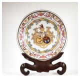 CHINESE ARMORIAL PLATE | Decorated with boards, garlands, and other devices, gilt highlights - dia. 