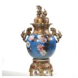 LARGE LIDDED CHINESE VASE ON STAND | Intricate and colorfully painted lidded Chinese vase with gilt 