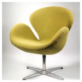 GREEN SWAN CHAIR | After Arne Jacobsen, green woolen upholstery on a chrome base - l. 29 x w. 20 x h