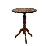 FANCY MARQUETRY INLAID PEDESTAL TABLE | Marquetry inlaid top over spindle carved leg. - h. 24 x dia.