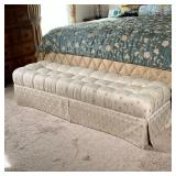 CUSHIONED FOOTBOARD BENCH | Beige footboard bench with gilt stitched bee pattern. - l. 64 x w. 20 x 