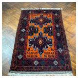 AZTEC STYLE MEDALLION RUG | Boxy geometric interior feuding with a diamond pattern around the side. 