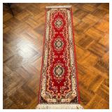 3 MEDALLION RUNNER | With three centered identical patterns with floral and ivory border. - l. 94 x 