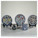 (5PC) DECORATIVE GREEK POTTERY | Including three plates, a lidded jar, and a small bud vase. - h. 4 