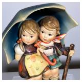 HUMMEL STORMY WEATHER | #71 Stormy Weather Goebel VBee W. Germany. - l. 4.5 x h. 6 in