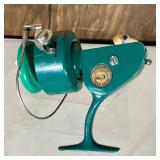 (2PC) VINTAGE PENN REEL & DAIWA | Two Vintage Reels including: (1) Penn Reels Spinfisher 710 in gree