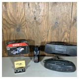 (5PC) VINTAGE RADIO SHACK POWER HORN & SONY BOOMBOX | Vintage five-piece lot includes: (1) Radio Sha