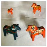 (4PC) DALA HORSES SWEDEN | A group of four Dala Horses. “Akta Dalahemslojd Tilly G. A. Ollson Nusnas