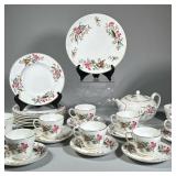 WEDGWOOD SANDON PATTERN CHINA | Including plates, teapot, teacups and saucers. 