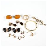 MISC. 14K GOLD JEWELRY | Antique and other 14k gold jewelry (each marked or tested to), including; a