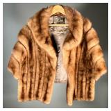 FREDRICA FUR SHAWL | Short shawl with brown fur, with "Fredrica / Paris / New York" label. - l. 22.5