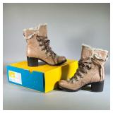 (NEW) BC ARCHIVES LEATHER BOOTS | Archives brown leather boots with fur outlining. Size 9.