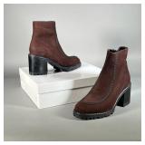 (NEW) KENNETH COLE HEELED BROWN BOOTS | Brown Bono boots by Kenneth Cole, size 40.