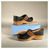 (NEW) DANSKO WOMEN’S CLOGS | Pavan Full Grain black leather clogs. Size 39.