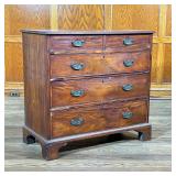 CHIPPENDALE CHEST OF DRAWERS | Having 2 drawers over 3 graduated full-width drawers with shell form 