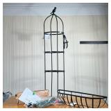 PLASTIC PLANT TRELLIS | With decorative bird at top. - h. 57 x dia. 13 in