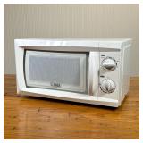 COMMERCIAL CHEF MICROWAVE | Model no. CHM660W. - l. 18 x w. 11.5 x h. 10 in