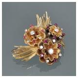 RUBY, DIAMOND, & 18K GOLD FLOWER FORM PIN EN TREMBLANT | Designed as three free-spinning 18k gold fl