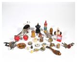 COLLECTION ANTIQUE SEWING ITEMS | Including pincushions, pin boxes, etc.