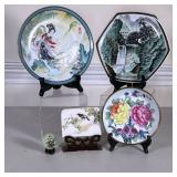 (5pc) DECORATIVE ASIAN PLATES & CERAMICS | Including: Chinese & Japanese painted plates depicting fi
