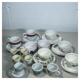 MIXED TEACUPS & SAUCERS | Including: Japanese, English, and Italian teacups & saucers.