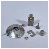 MIXED STERLING SILVER | Including: Sterling silver penannular brooch (20.2g), Sterling silver thimbl