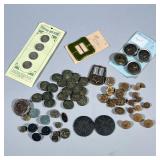 MIXED LOT BUTTONS & BUCKLES | Large mixed pot of buttons & buckles including: pewter floral buttons,