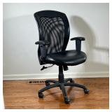 Rolling Office Chair | With mesh back and adjustable armrests - h. 41 x w. 20 x l. 24.5 in
