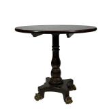 CHINOISERIE PEDESTAL TABLE | With overall painted and gilt decoration on four claw feet. - h. 8 x di