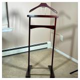 VALET BUTLER STAND | Wooden wardrobe valet. - h. 42.5 x w. 14 x l. 18 in