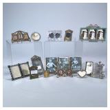 (14pc) MIXED MINIATURE PICTURE FRAMES | Mixed lot of miniature brass & mixed metal picture frames.