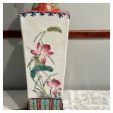 Chinese Style Table Lamp | Chinese Famille Rose style hand-painted ceramic table lamp. - h. 23.5 x w