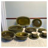 (27pc) Irish/Celtic Dish Set | Fine Irish/Celtic ("Made in Republic of Ireland") earthenware dish se