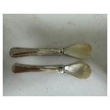 Caviar Spoons | Mother of pearl and silverplate caviar spoons. - l. 6 in