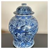 Chinese (Kangxi Dynasty) Lidded Jar | Antique (1662-1723) Chinese (Kangxi Dynasty) blue and white te