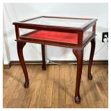 Display Table | A display case side table with glass sides and a hinged lift top, red interior. - h.