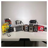 (14pc) Vintage Cameras | Including Kodak camera with hand wind function, electronic flash, Argoflex,