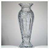 LARGE BRILLIANT CUT GLASS VASE | Finely cut crystal glass with geometric patterns. - h. 19.5 x dia. 