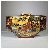 Japanese Satsuma vase | Of oblong shape, with gilt highlights, marked on the bottom. - h. 7.25 x l. 