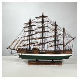 Model Clipper Ship | Boat model of a 19th century clipper ship, on a wood stand. - h. 16 x l. 20.5 x
