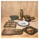 MIXED BRASS & OTHER ITEMS | Mixed lot of brass & other metal items including: plates/platters, vase,