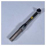UTICA TORQUE WRENCH | Utica Orangeburg ratcheting torque wrench. Dimensions: l. 9.5 x dia. 1 in