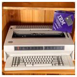 IBM Lexmark Typewriter | IBM Wheelwriter 6 Series II, including two ribbon cassettes and cover. - w.