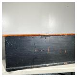 ANTIQUE LIFT TOP TRUNK WITH SNIP HINGES | Painted antique wooden trunk. Dimensions: h. 16 x w. 38 x 