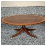 ETHAN ALLEN NEWPORT PEDESTAL LOWTABLE | Oval pedestal Ethan Allen Newport banded coffee table with w