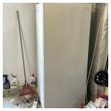 Frigidaire Upright Freezer | 16 cu. ft. Auto Defrost upright freezer, Model No. FFFU16F2VW. Dimensio