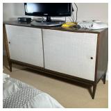 PAUL MCCOBB SLIDING DOOR CABINET | Vintage sliding door cabinet by Paul McCobb for Winchedon Furnitu