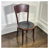 ANTIQUE ROUND CHAIR | h. 33.5 x dia. 15 in.