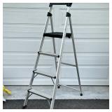 ALUMINUM STEP LADDER | h. 63 x w. 17 x l. 39 in. (fully opened)